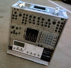 monorocket-modular-synthesizer-case