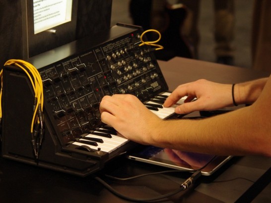 ipad korg ims-20 synthesizer