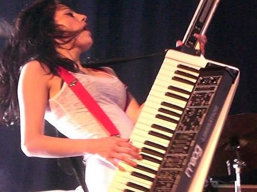 juliette-commagere-keytar-goddess – Synthtopia