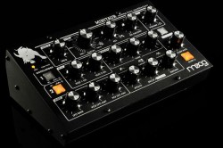 moog-minitaur-bass-synthesizer