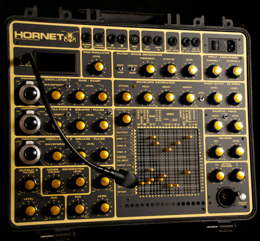 hornet-synthesizer