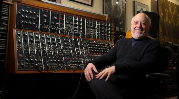 Craig Leon Puts The Synth Back In Classical Music With ‘Bach To Moog’ – Synthtopia