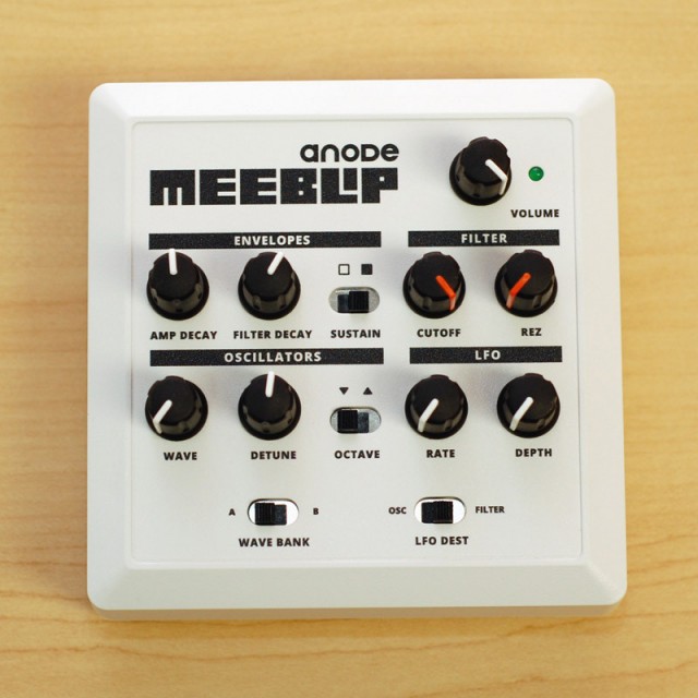 meeblip-anode-white-wood