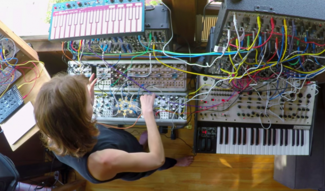 modular-synthesizers-kaitlyn-aurelia-smith