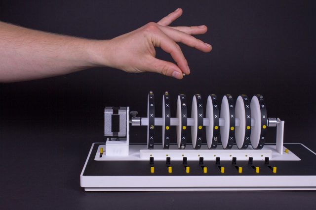 xoxx-tangible-music-sequencer-instrument