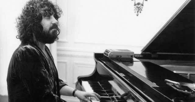 vangelis-box-set-piano